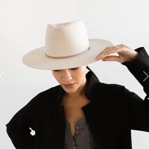 Dakota Triangle Crown - Cream